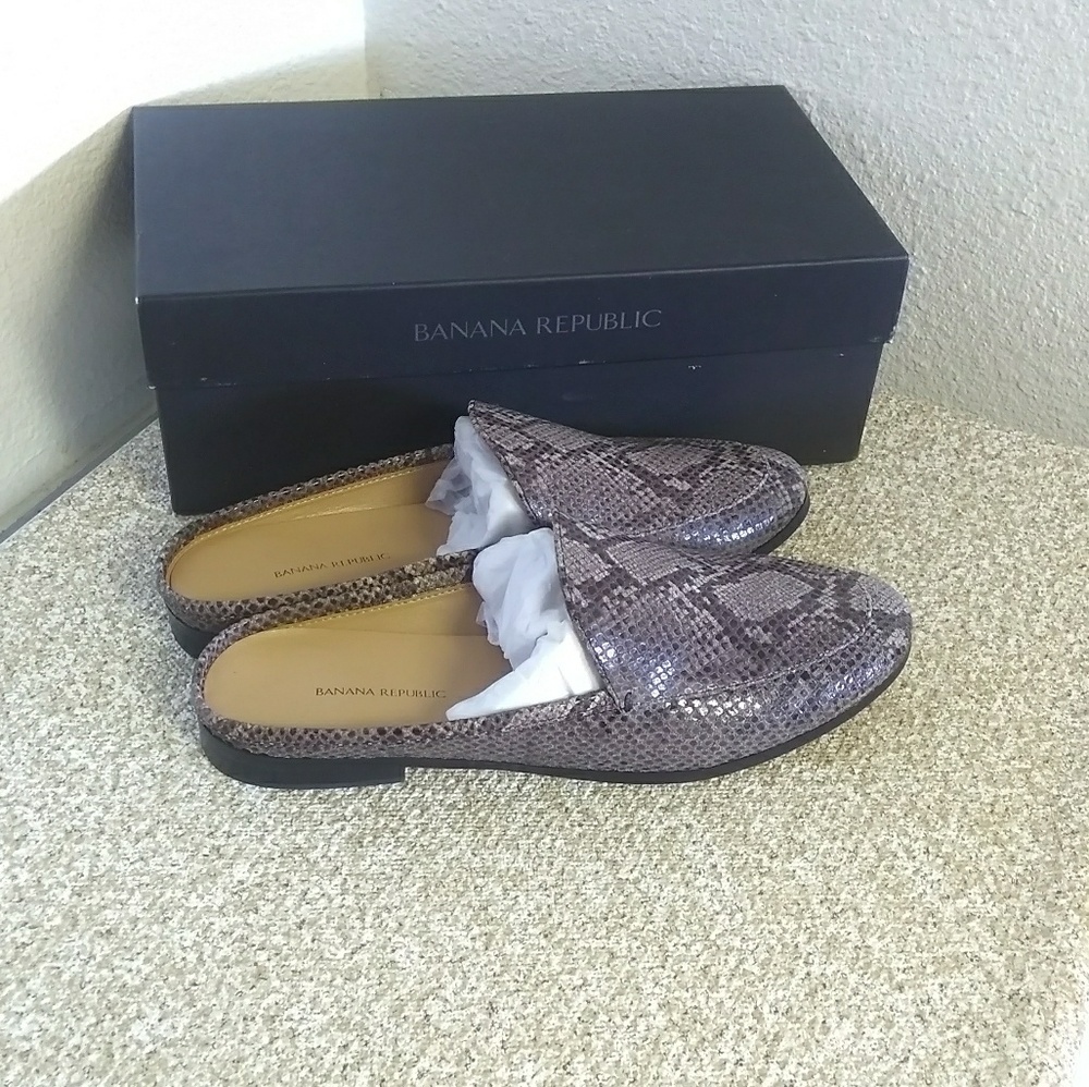 Banana Republic Demi Slide Mule.